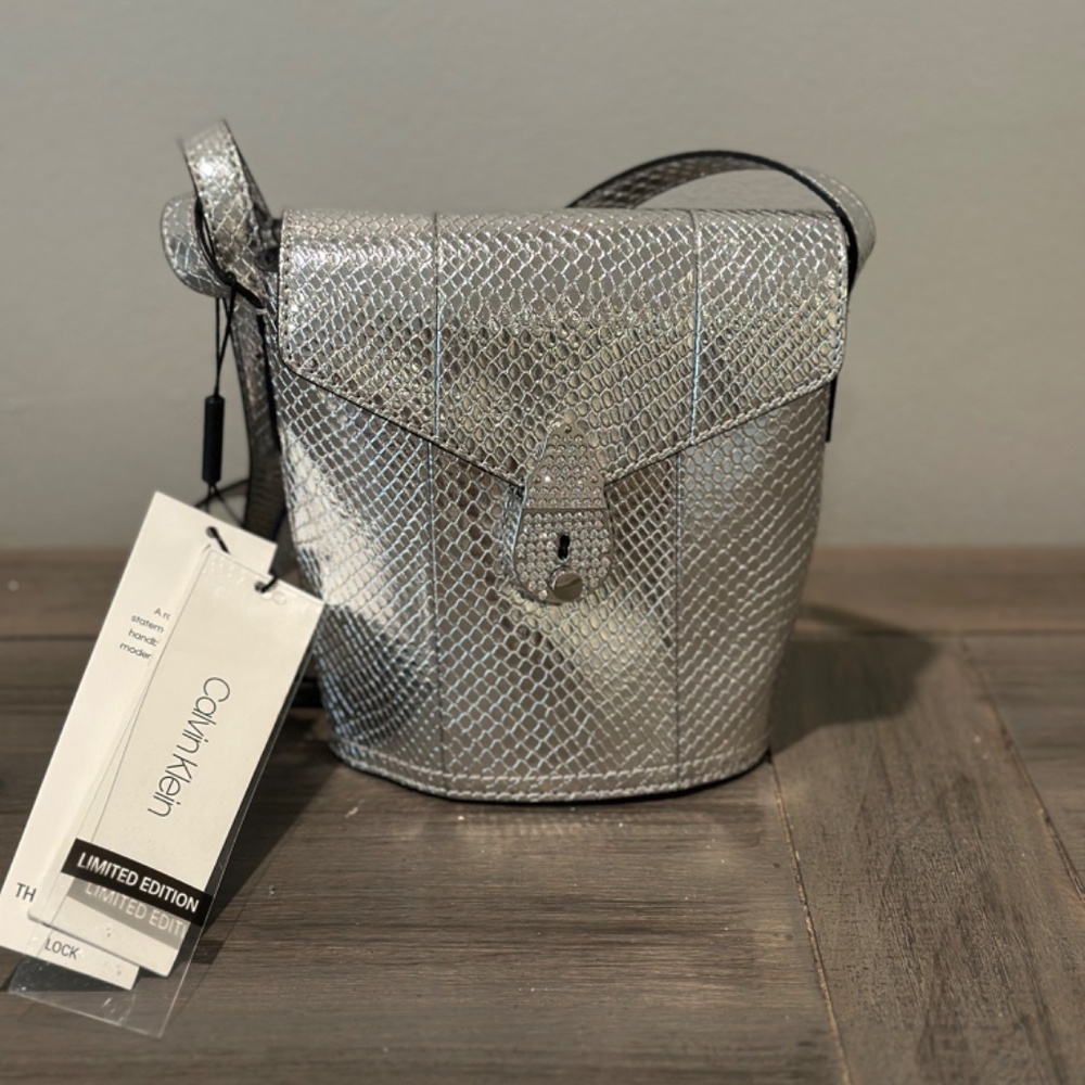 BNWT Calvin Klein Limited Edition Statement Series Silver Lock Bucket Bag